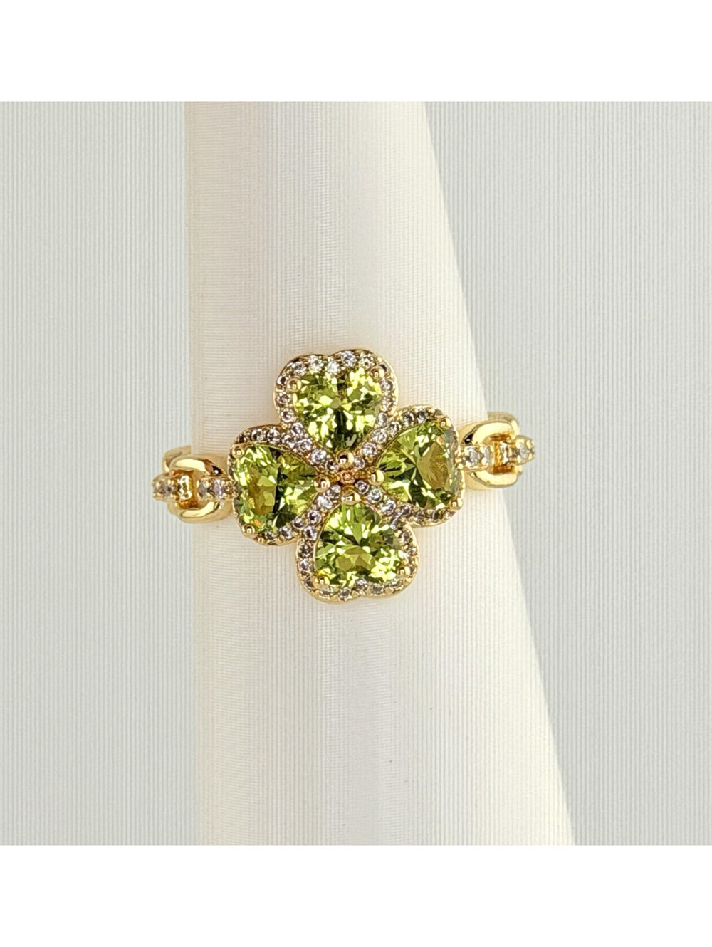 Bomb Party August Sz 9 "Four-Leaf Forecast" Peridot Clover Hearts on Yellow Gold